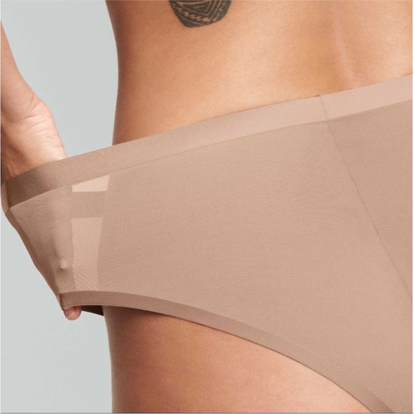 CUUP Demi Bra Set in Taupe - Picture 9 of 12